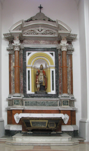 Altar of S. Biagio (Patron Saint of Funai and Canapini workers) near the Cathedral of St. Maria della Marina
