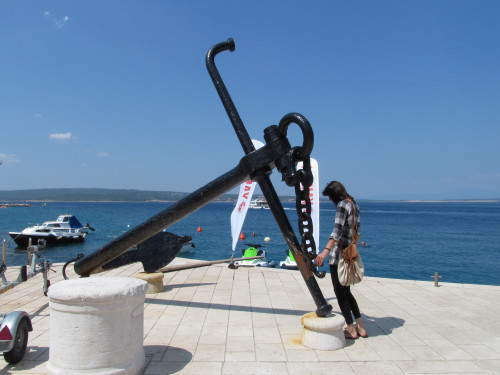Ship anchor in front of the restaurant's entrance